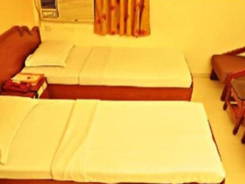 Golden Plaza Hotel Ahmedabad Exterior foto