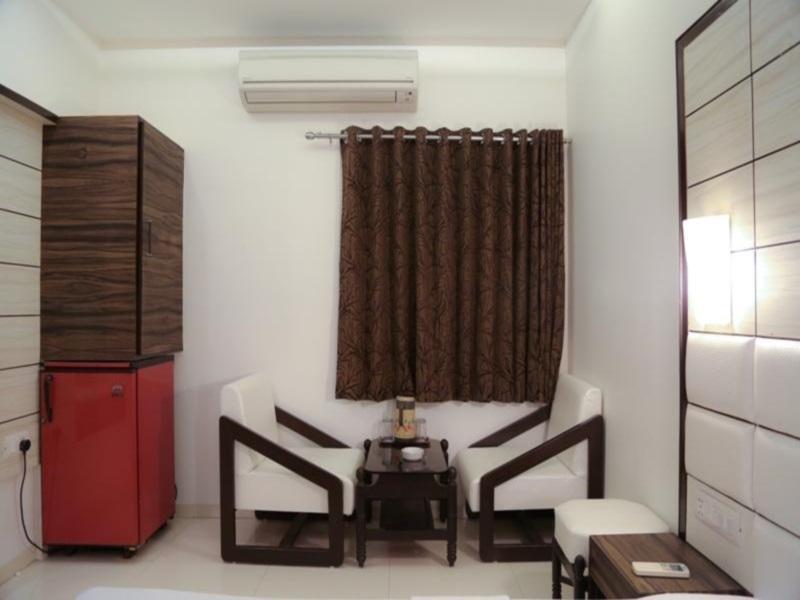 Golden Plaza Hotel Ahmedabad Exterior foto