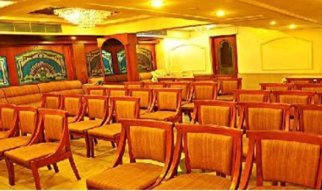 Golden Plaza Hotel Ahmedabad Exterior foto